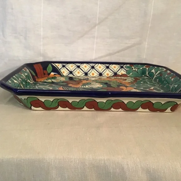 Beautiful Mexican Talavera Art Pottery Serving Baking Dish -LEAD FREE- Signed .